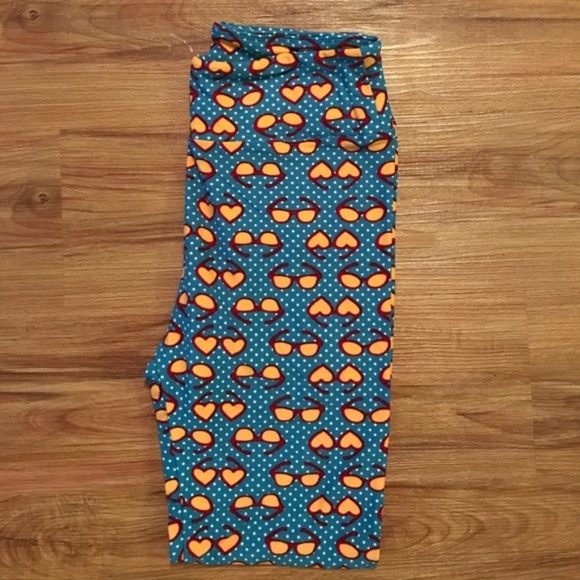 $5 IF BUNDLED LuLaRoe Sunglasses OS Legging - Picture 1 of 5